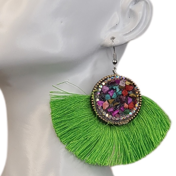 💎 Green Fringe Tassel Earrings - Picture 3 of 6